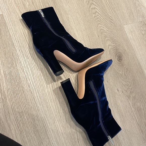 Gianvito Rossi Blue Velvet Booties - Picture 3 of 6
